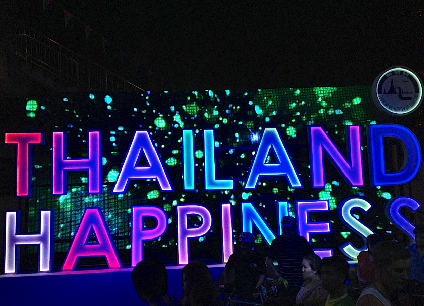 Thailand is full of happy shiny people