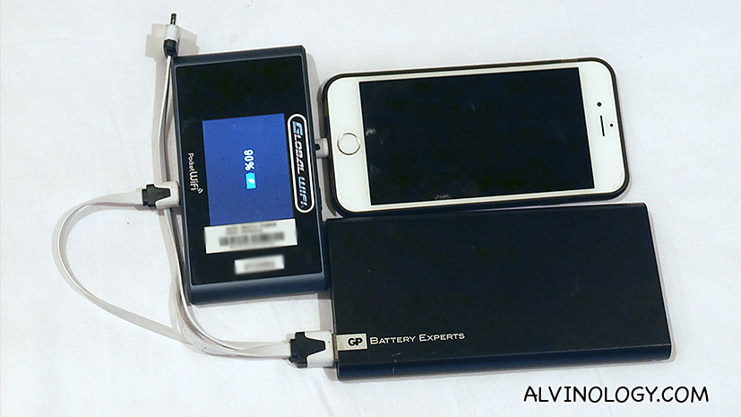 Charging two devices at the same time with the GP powerbank
