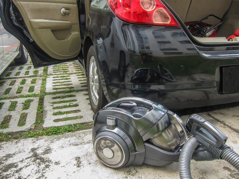 Vacuuming the car with the CordZero Canister. Photo© by Justin Teo. 