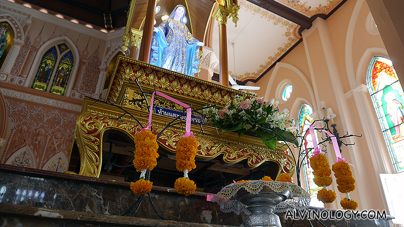 It's interesting to see thai-style flower garlands in a Catholic church