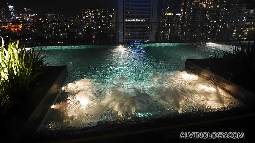 Heated jacuzzi feature