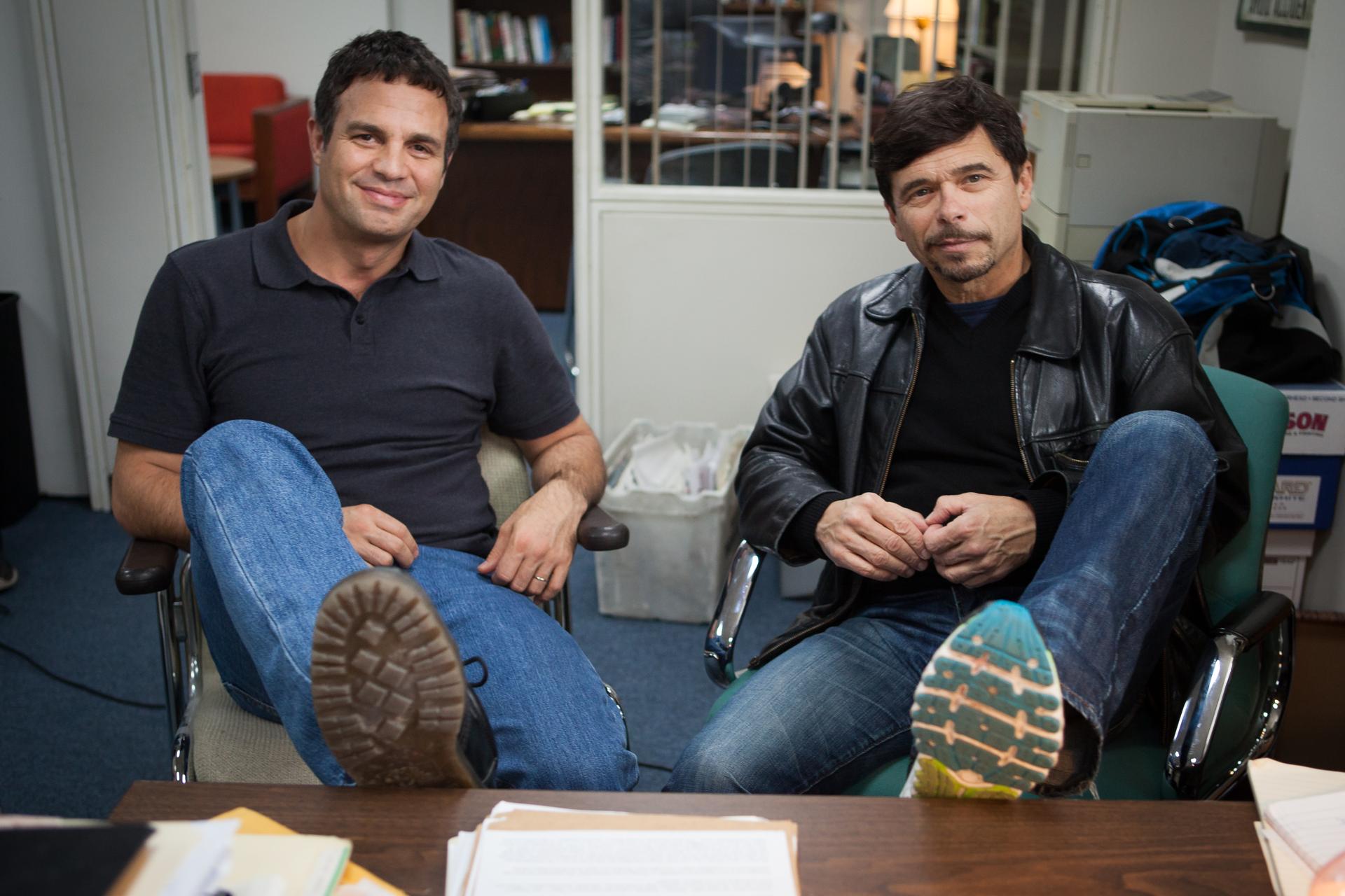 Mark Ruffalo (left) and Michael Rezendes, the real Boston Globe journalist whom he portrayed [picture via Boston Globe]