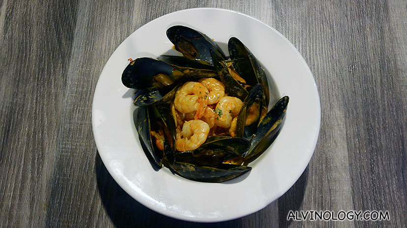 Classic Seafood Pasta - Pasta, mussel, prawn, seafood bisque and cream (S$28)